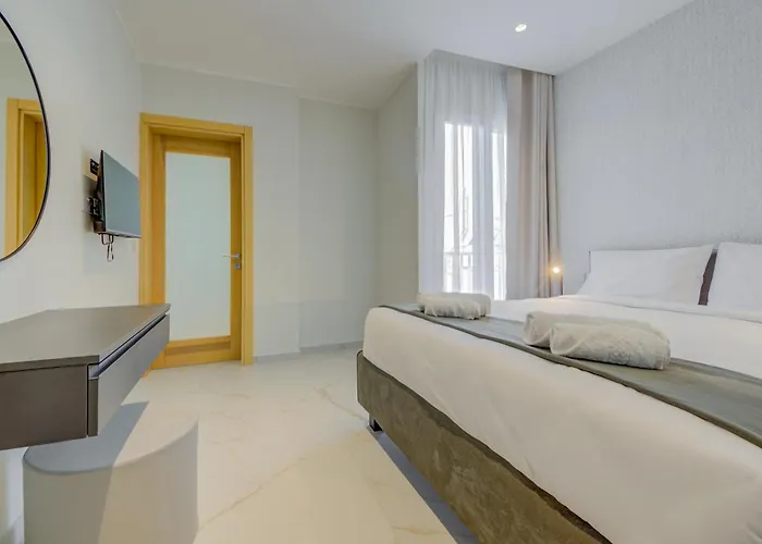 Mayfair By Premier Mt