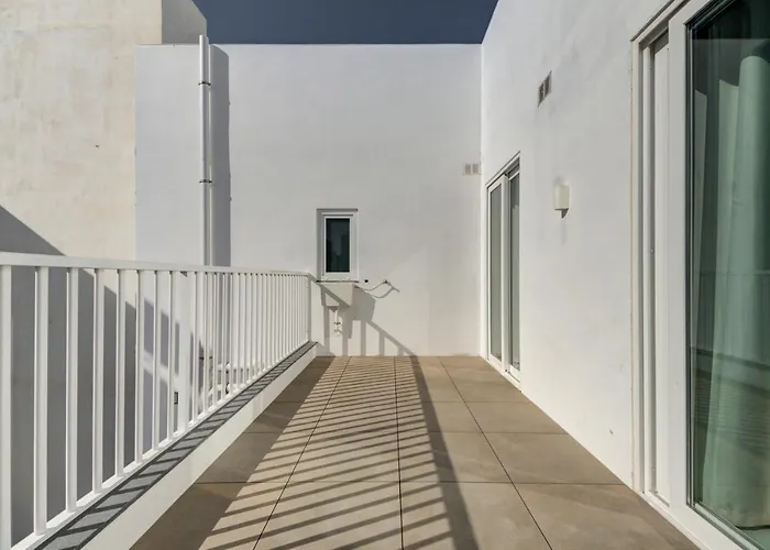 Mayfair By Premier Mt